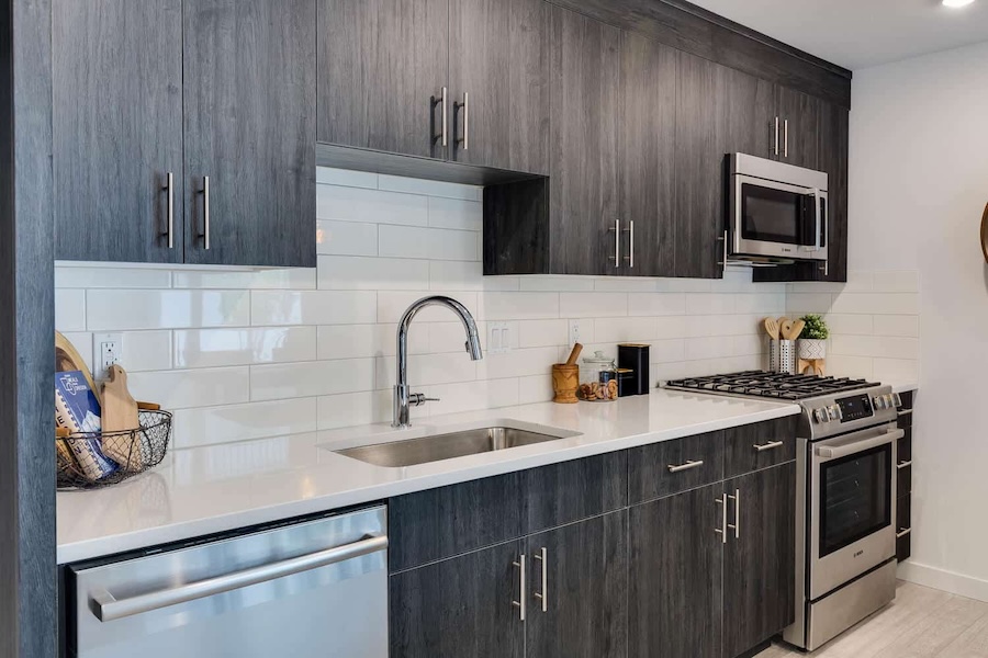 1600-N-Willis-Blvd-Portland-large-056-034-Kitchen-1500x1000-72dpi