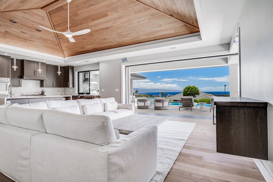27 Kaulele_living room