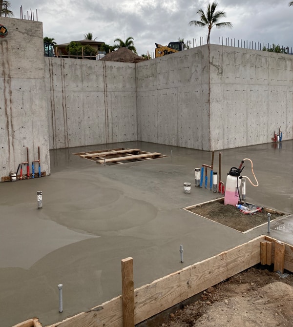 Image of poured concrete foundation of the first floor of a new Maui home
